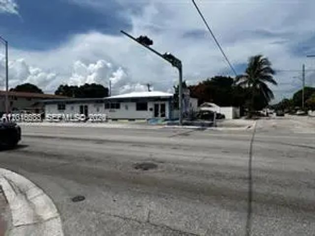 918 E 2nd Avenue, Hialeah