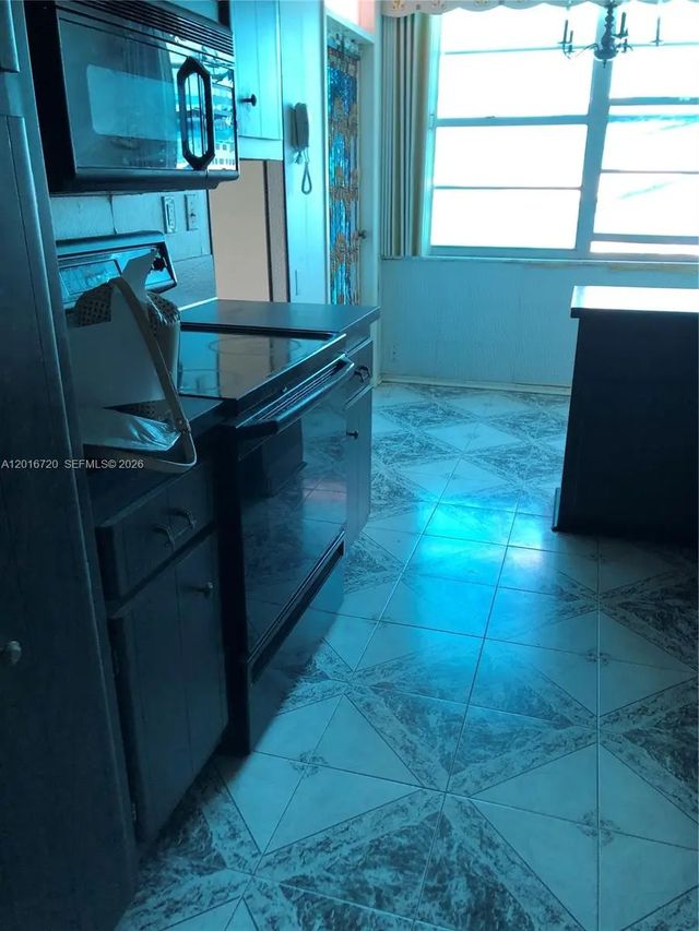 4 of 12 - 18011 Biscayne Boulevard #1405, Aventura, FL