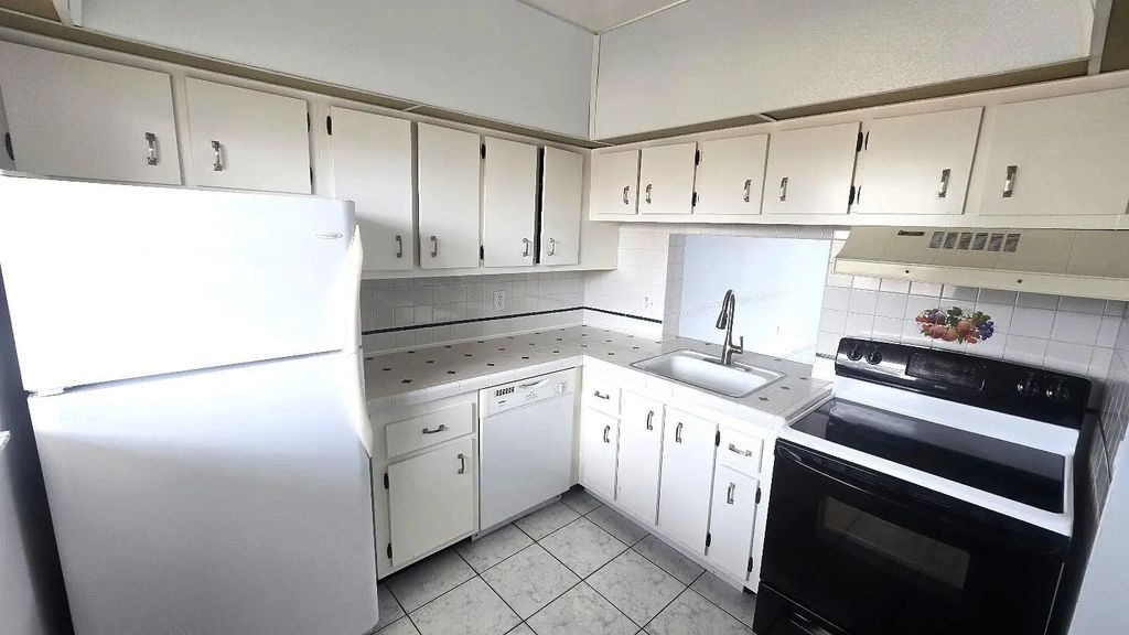 2800 Nw 56th Avenue #g406, Lauderhill