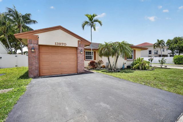 13970 Oaklawn Place, Davie
