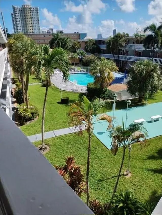 201 Ne 14th Avenue #10c, Hallandale Beach