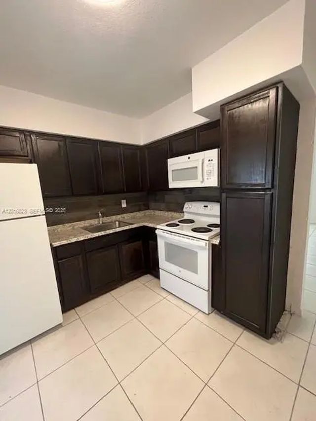 3 of 47 - 901 Sw 4th Terrace, Hallandale Beach, FL