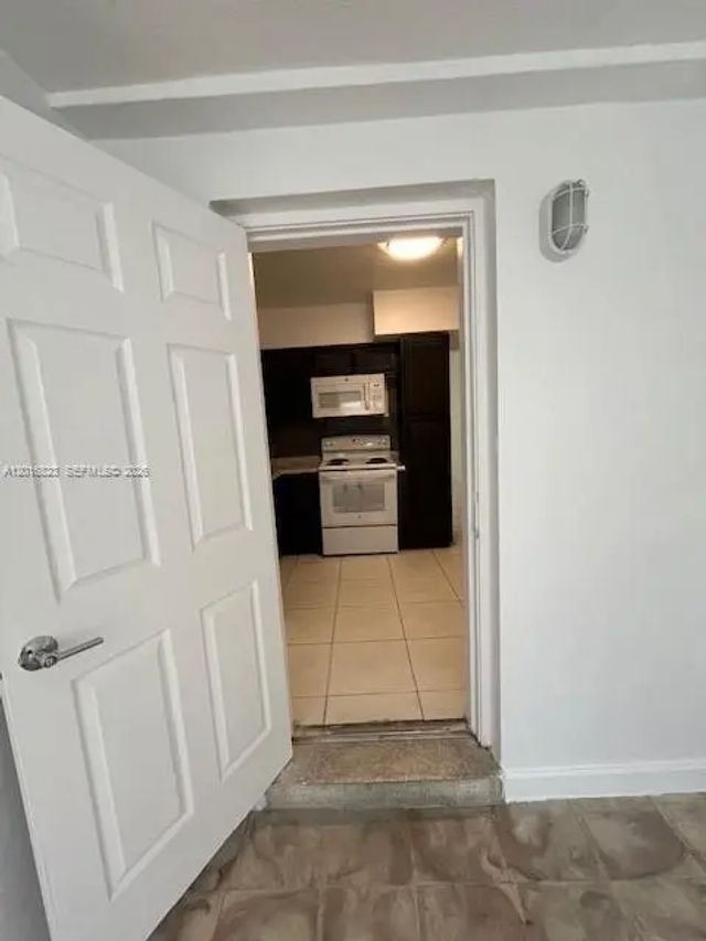 4 of 47 - 901 Sw 4th Terrace, Hallandale Beach, FL