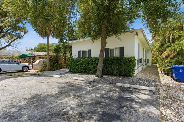 2 of 25 - 830 Se 14th Street, Fort Lauderdale, FL