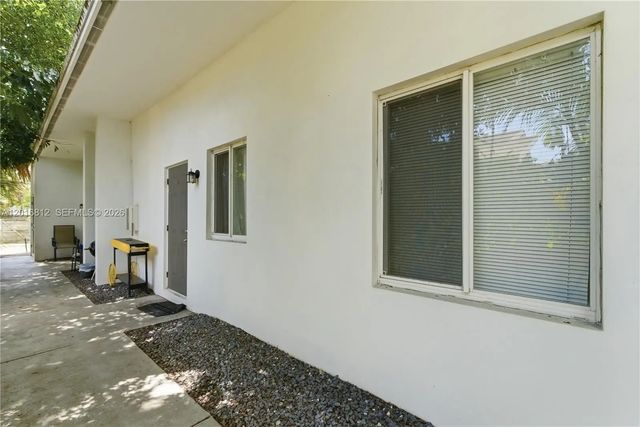 5 of 25 - 830 Se 14th Street, Fort Lauderdale, FL