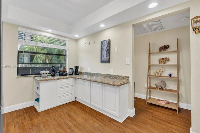4 of 50 - 1101 Colony Point Circle #309, Pembroke Pines, FL