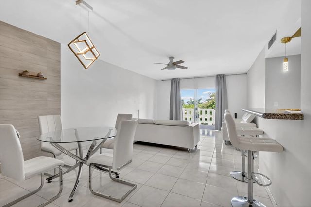4330 Hillcrest Drive #302, Hollywood