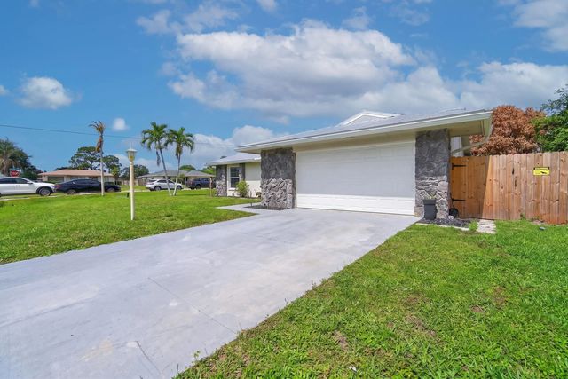 5 of 36 - 1911 Se Dock Street, Port St. Lucie, FL