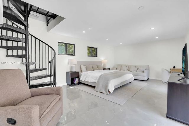 3411 Thomas Street, Hollywood