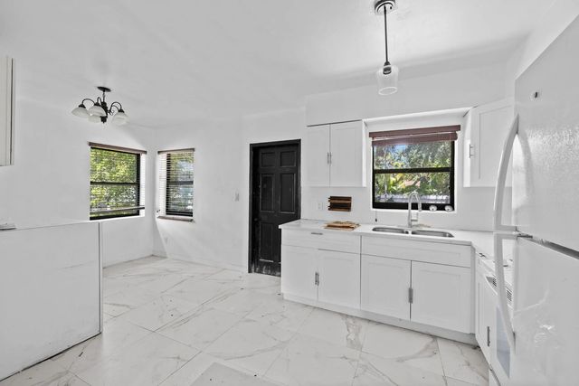 4 of 24 - 515 Nw 88th Street, El Portal, FL