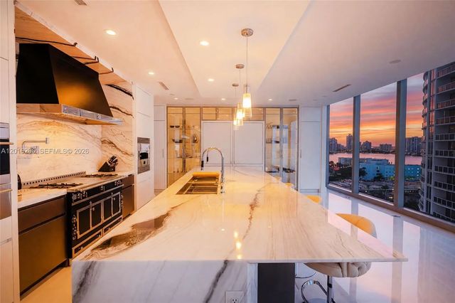 5 of 60 - 17975 Collins Avenue #n-1402, Sunny Isles Beach, FL