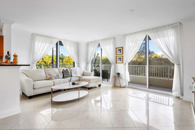 2 of 23 - 700 E Boynton Beach Boulevard #202, Boynton Beach, FL
