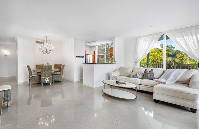 3 of 23 - 700 E Boynton Beach Boulevard #202, Boynton Beach, FL