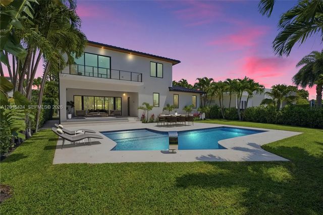 3 of 44 - 1940 Alamanda Drive, North Miami, FL