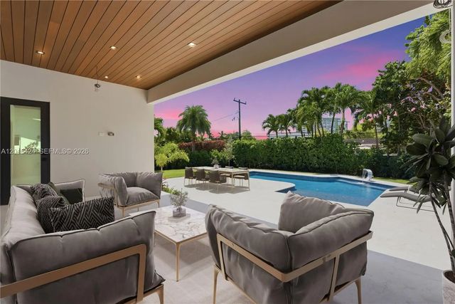 4 of 44 - 1940 Alamanda Drive, North Miami, FL