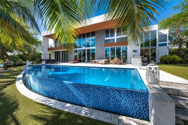 400 Tamarind Drive, Hallandale Beach