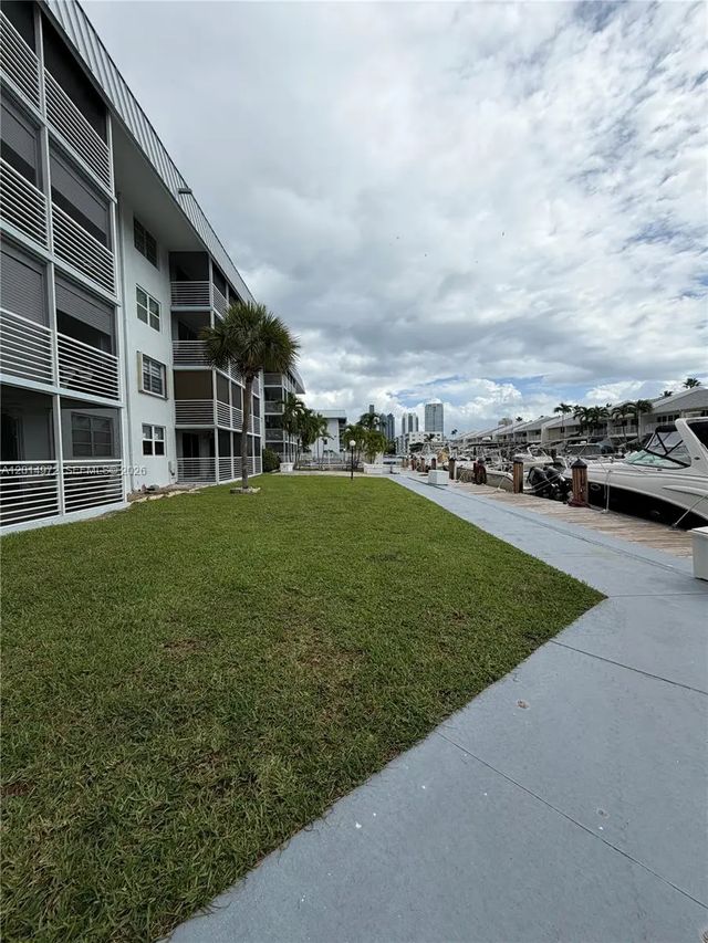 3 of 18 - 3550 Ne 169th Street #107 Plus 40ft  Deck, North Miami Beach, FL