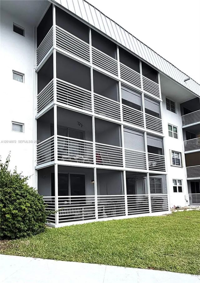 4 of 18 - 3550 Ne 169th Street #107 Plus 40ft  Deck, North Miami Beach, FL