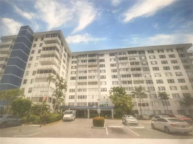 4350 Hillcrest Drive #704, Hollywood