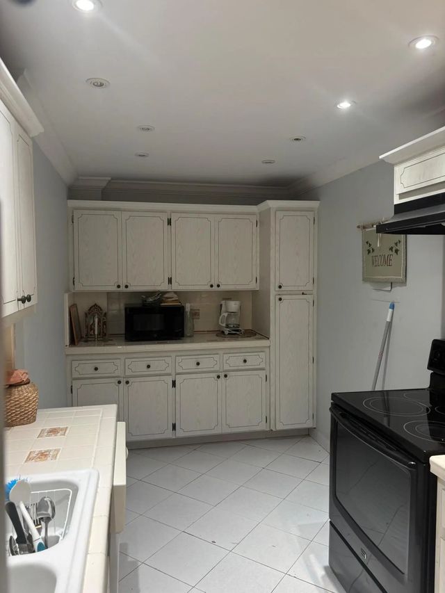 4 of 21 - 4350 Hillcrest Drive #704, Hollywood, FL