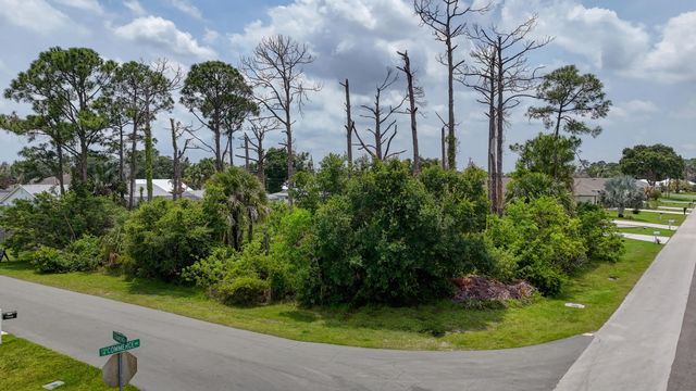 1802 Sw Diamond Street, Port St. Lucie