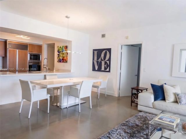 3 of 8 - 400 Alton Road #1709, Miami Beach, FL