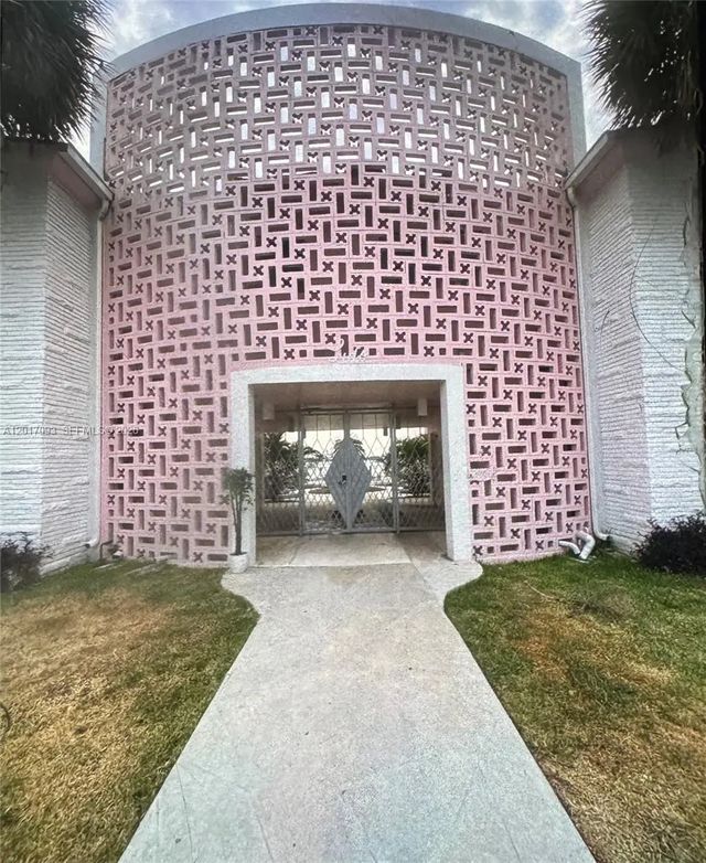 4 of 11 - 7921 East Drive #8, North Bay Village, FL