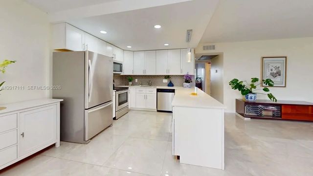 4 of 30 - 325 Wellington G #g, West Palm Beach, FL