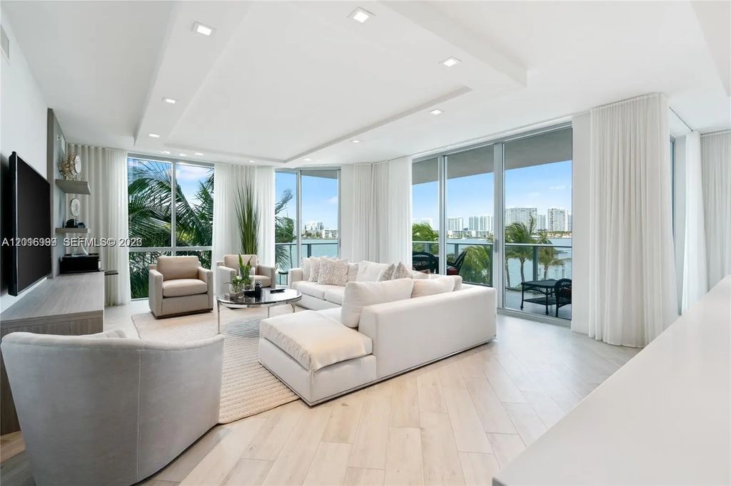 17111 Biscayne Boulevard #209, North Miami Beach