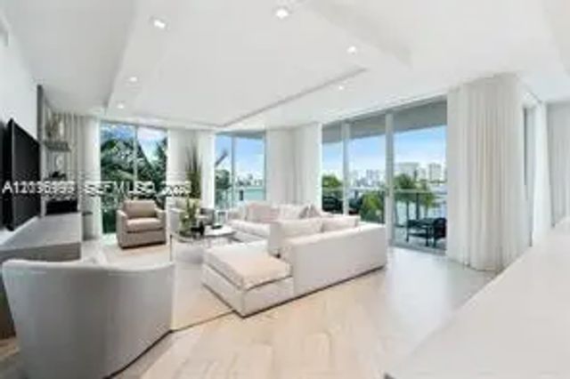 17111 Biscayne Boulevard #209, North Miami Beach