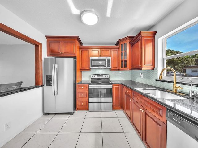 4 of 23 - 417 Sw Natura Avenue #b, Deerfield Beach, FL