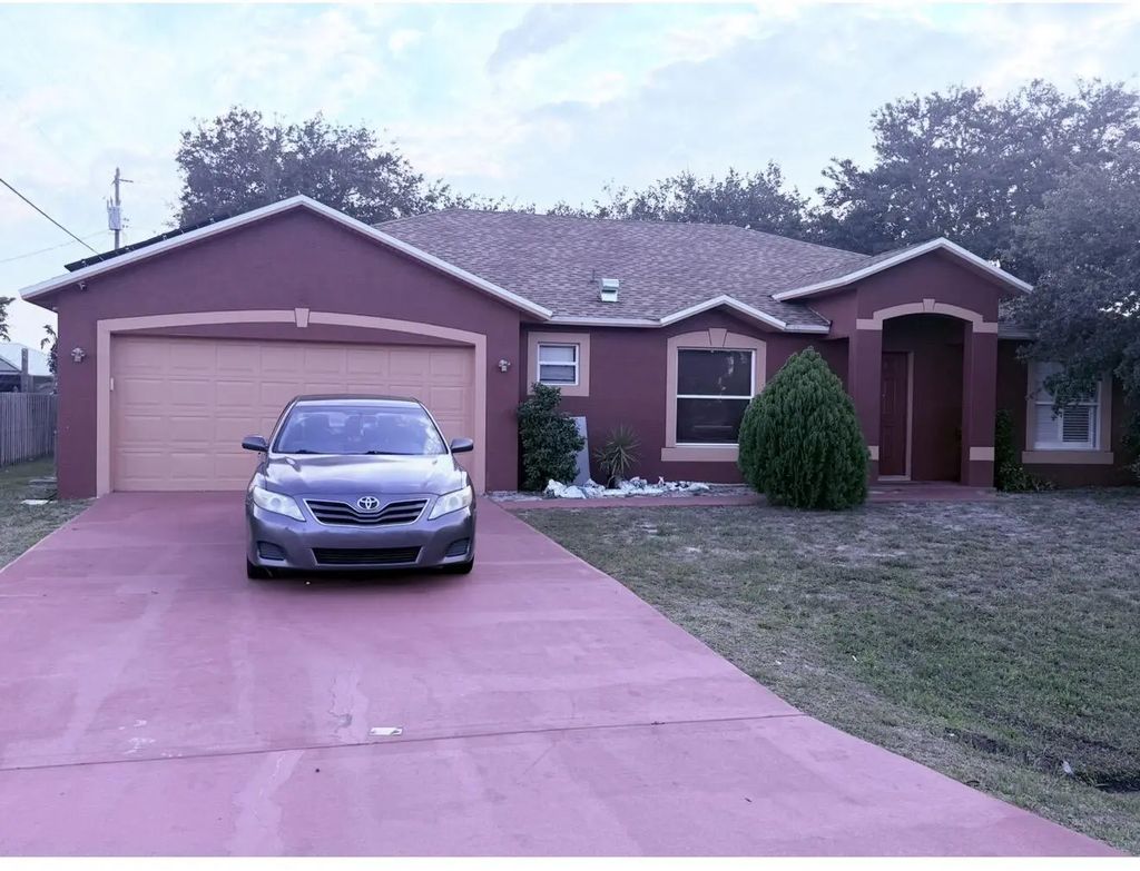 1886 Se Gifford Street, Port St. Lucie