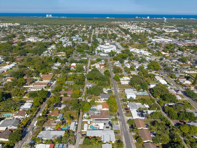 4 of 49 - 262 Sw 8th Street, Dania Beach, FL