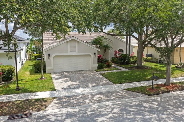 804 Heritage Drive, Weston