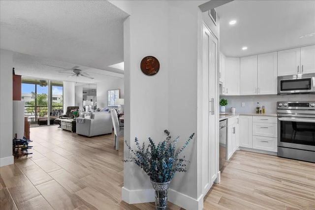 3 of 52 - 6698 10th Avenue N #305, Lake Worth, FL