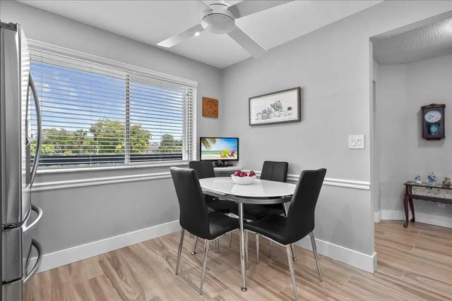 4 of 52 - 6698 10th Avenue N #305, Lake Worth, FL