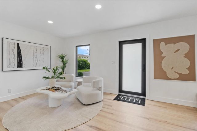 3 of 25 - 4721 Bayview Drive, Fort Lauderdale, FL