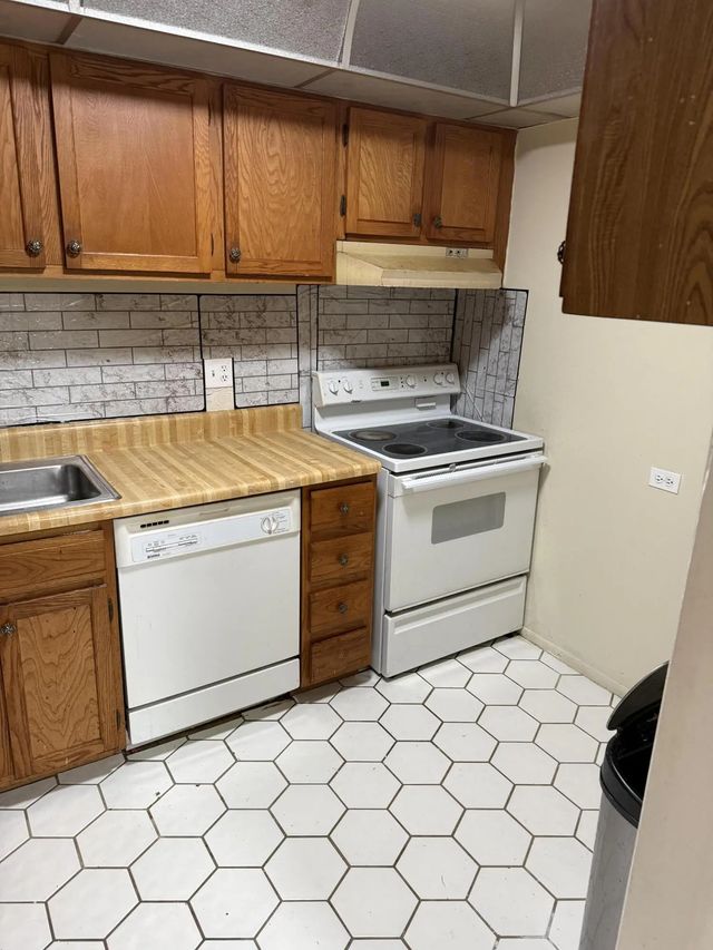 5 of 12 - 3730 Inverrary Drive #2a, Lauderhill, FL