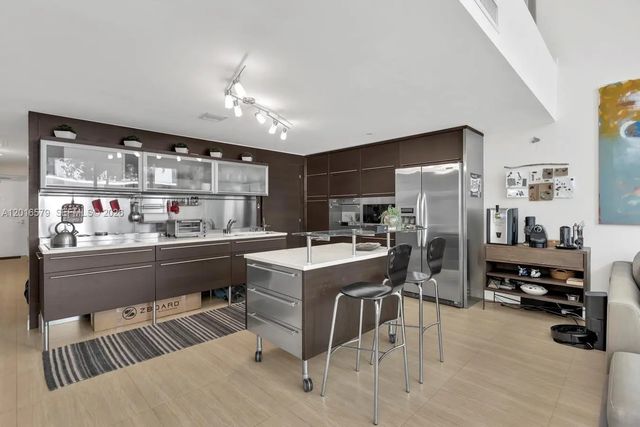 4 of 30 - 6000 Collins Avenue #129, Miami Beach, FL