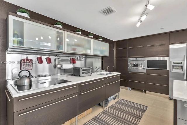 5 of 30 - 6000 Collins Avenue #129, Miami Beach, FL
