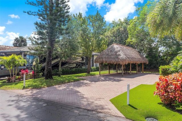 3 of 13 - 22 S Cortez Drive, Margate, FL