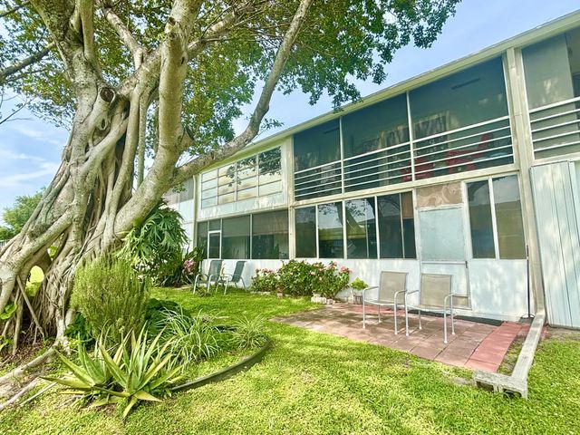 4 of 63 - 203 Farnham I, Deerfield Beach, FL