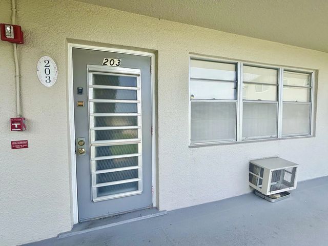 5 of 63 - 203 Farnham I, Deerfield Beach, FL