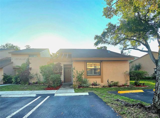 19 Chestnut Circle, Cooper City