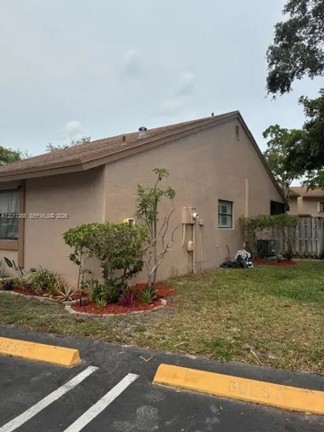2 of 22 - 19 Chestnut Circle, Cooper City, FL