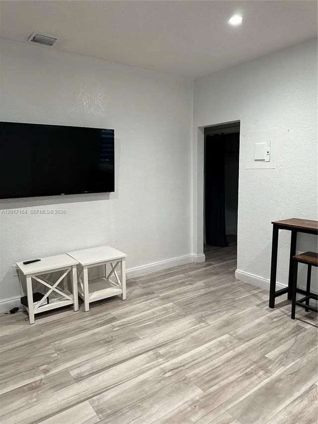 3 of 24 - 8401 Crespi Boulevard #3, Miami Beach, FL