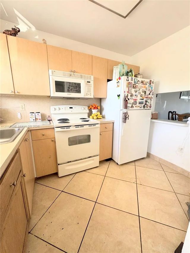 8130 Sunrise Lakes Boulevard #202, Sunrise