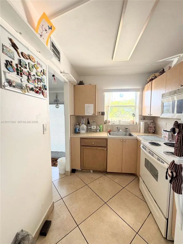 2 of 12 - 8130 Sunrise Lakes Boulevard #202, Sunrise, FL