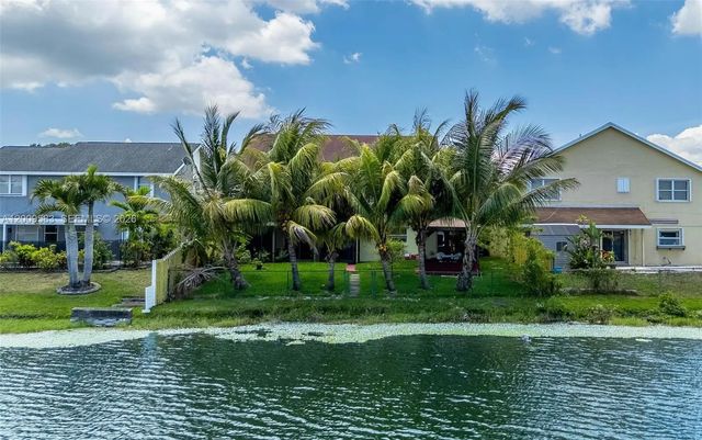 3 of 51 - 1001 Sw 100th Terrace, Pembroke Pines, FL