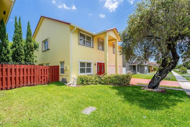 5 of 51 - 1001 Sw 100th Terrace, Pembroke Pines, FL